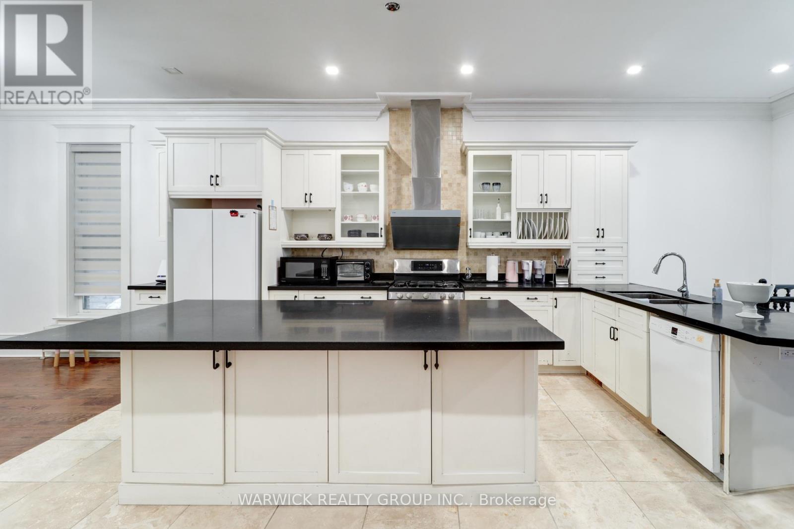 61 Brunswick Avenue, Toronto, Ontario  M5S 2L8 - Photo 7 - C12420416