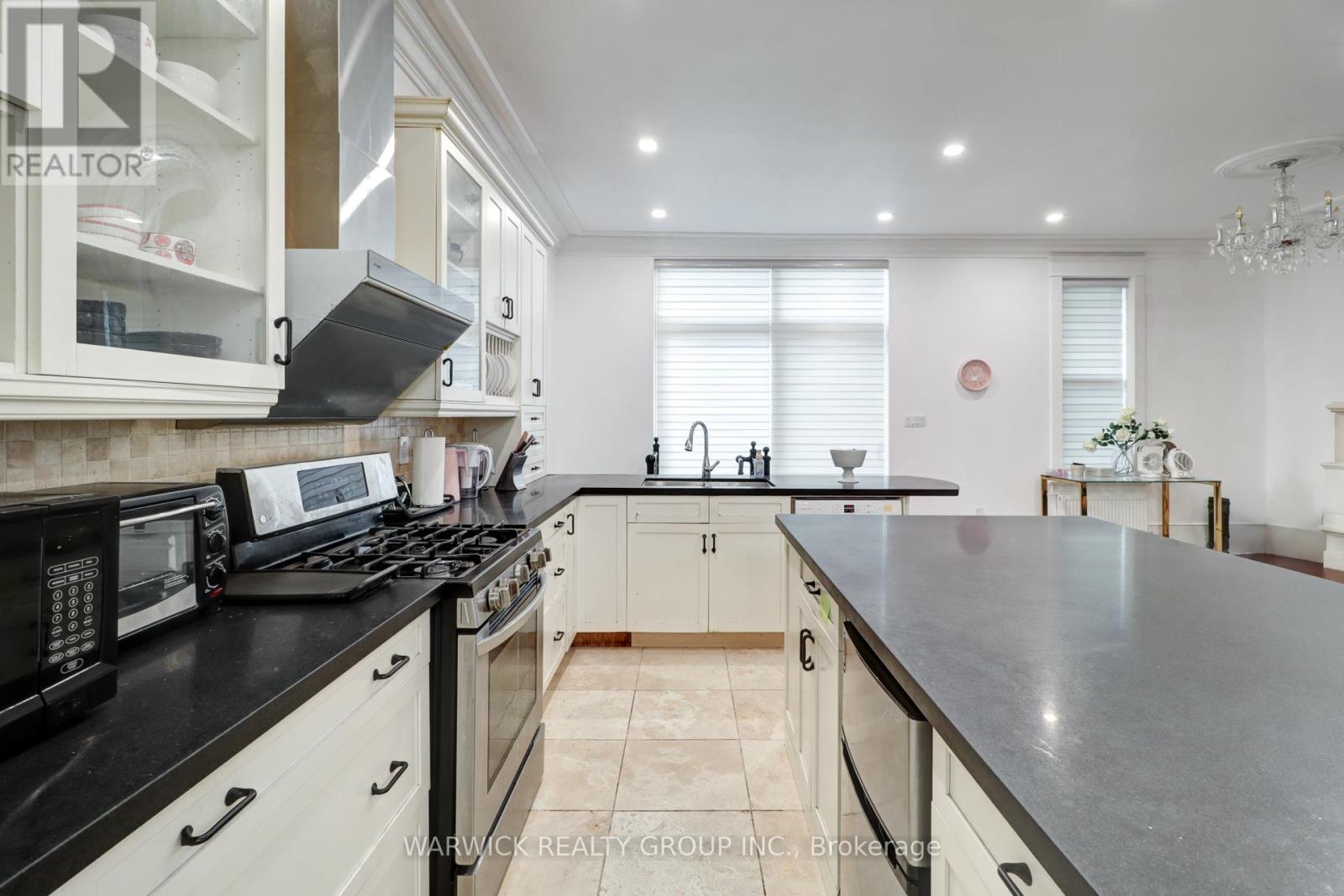 61 Brunswick Avenue, Toronto, Ontario  M5S 2L8 - Photo 8 - C12420416