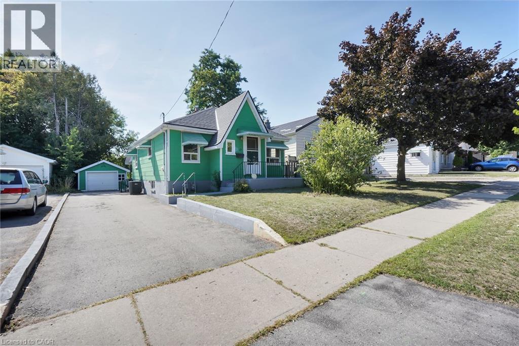 Photo 3 of 25 for 17 Stuart Street