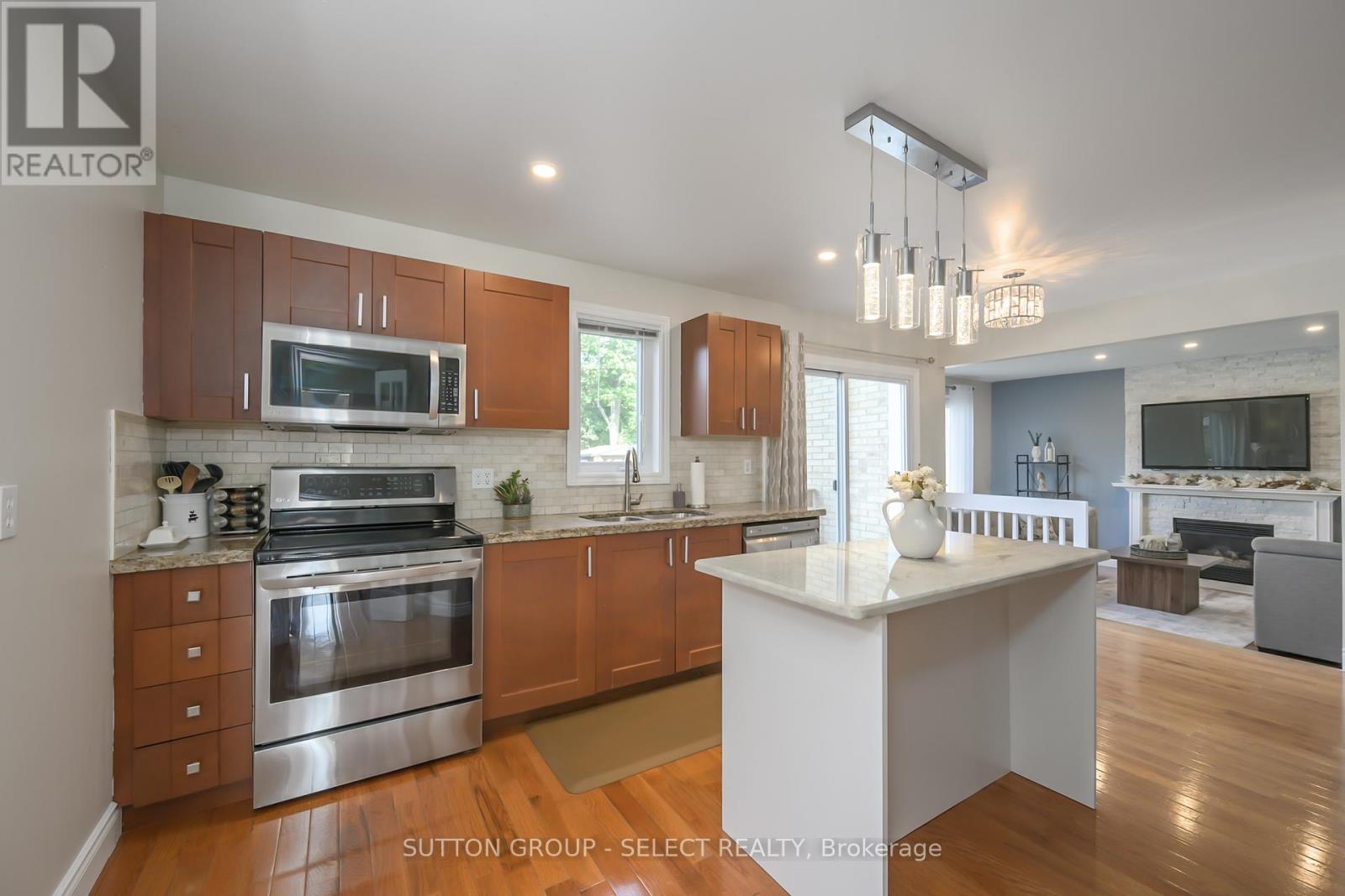 983 Country Club Crescent, London South, Ontario  N6C 5R6 - Photo 12 - X12420435