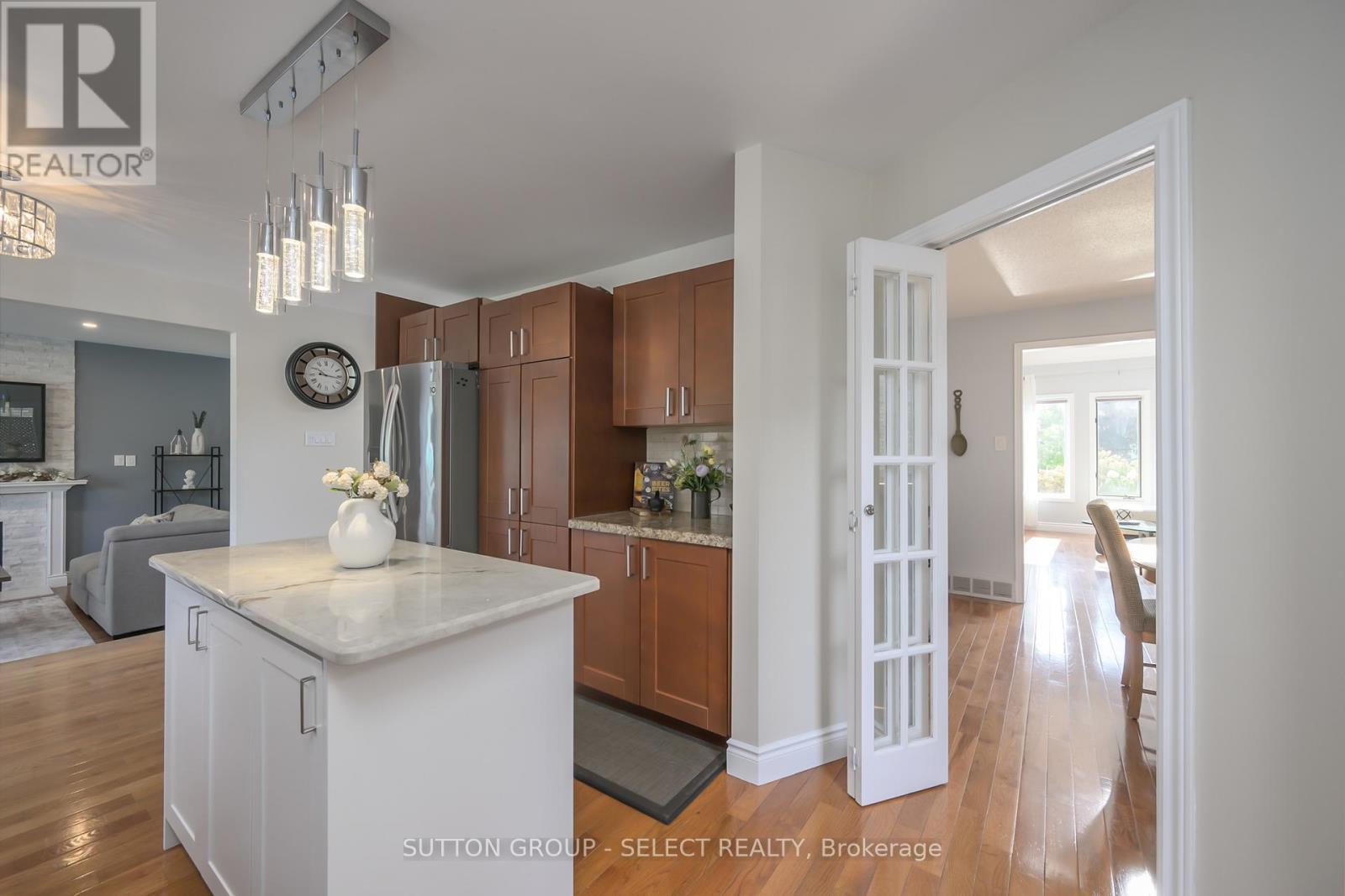 983 Country Club Crescent, London South, Ontario  N6C 5R6 - Photo 13 - X12420435