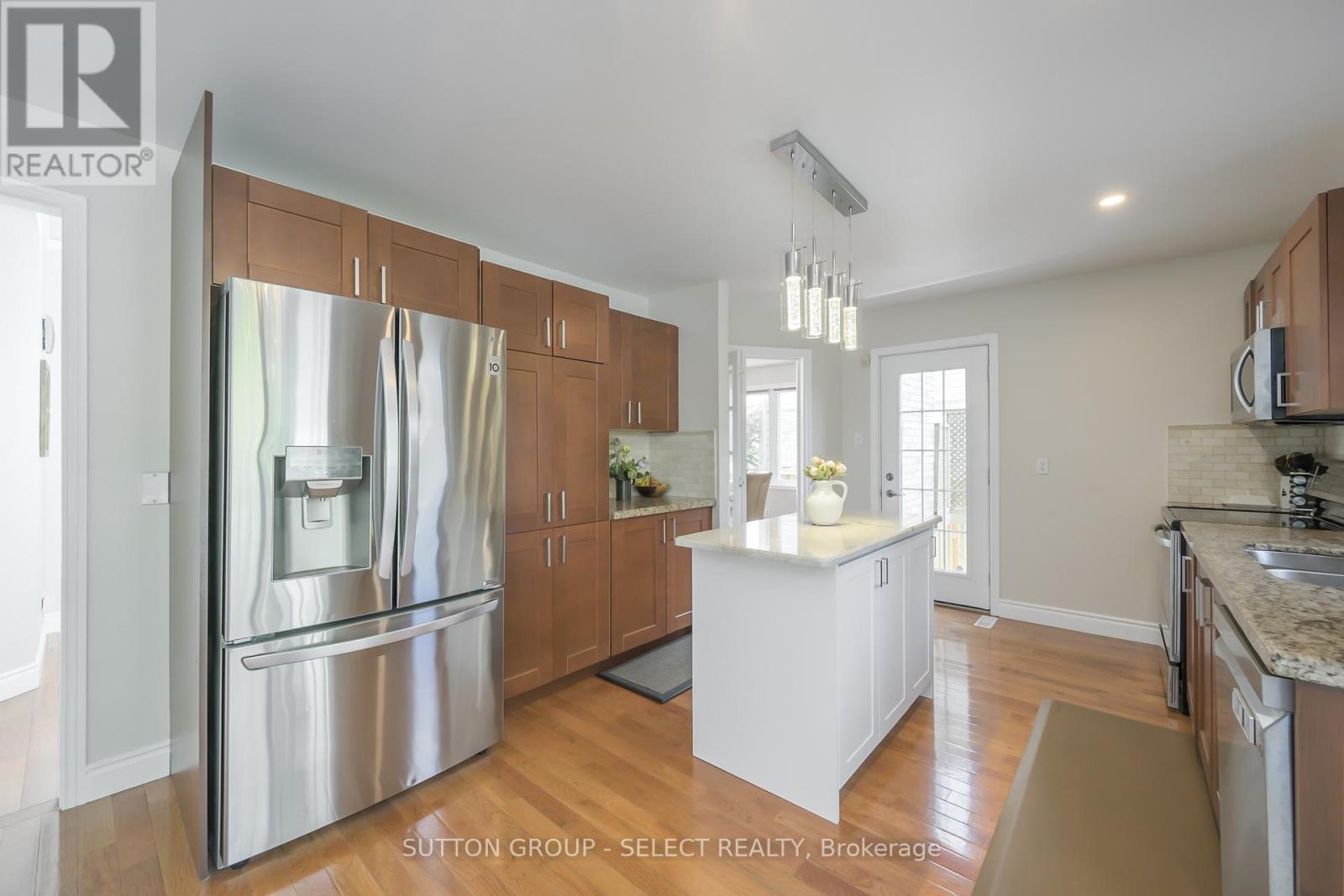 983 Country Club Crescent, London South, Ontario  N6C 5R6 - Photo 14 - X12420435