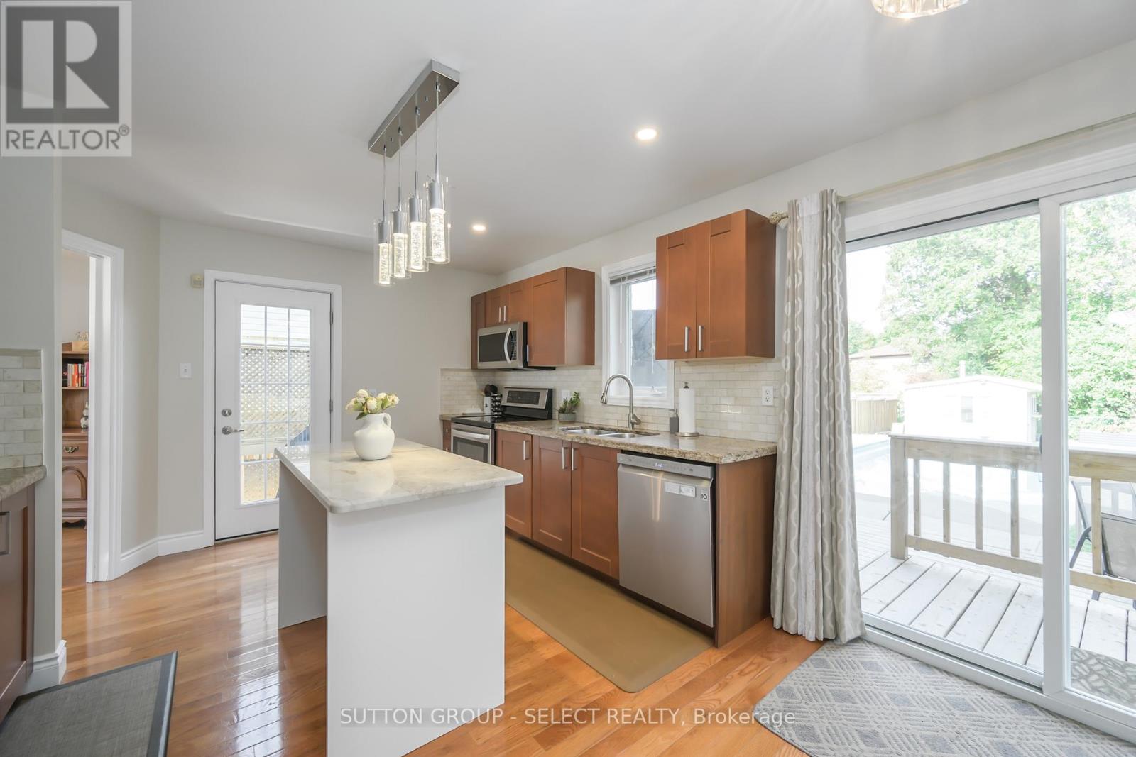 983 Country Club Crescent, London South, Ontario  N6C 5R6 - Photo 15 - X12420435