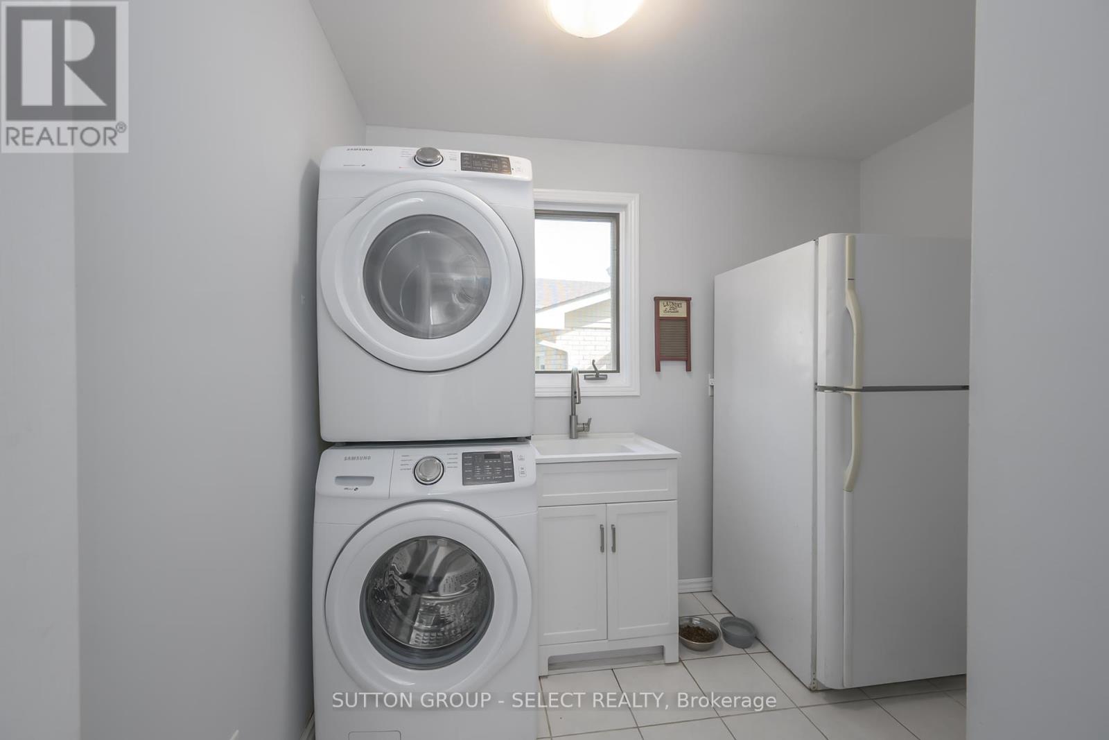 983 Country Club Crescent, London South, Ontario  N6C 5R6 - Photo 19 - X12420435