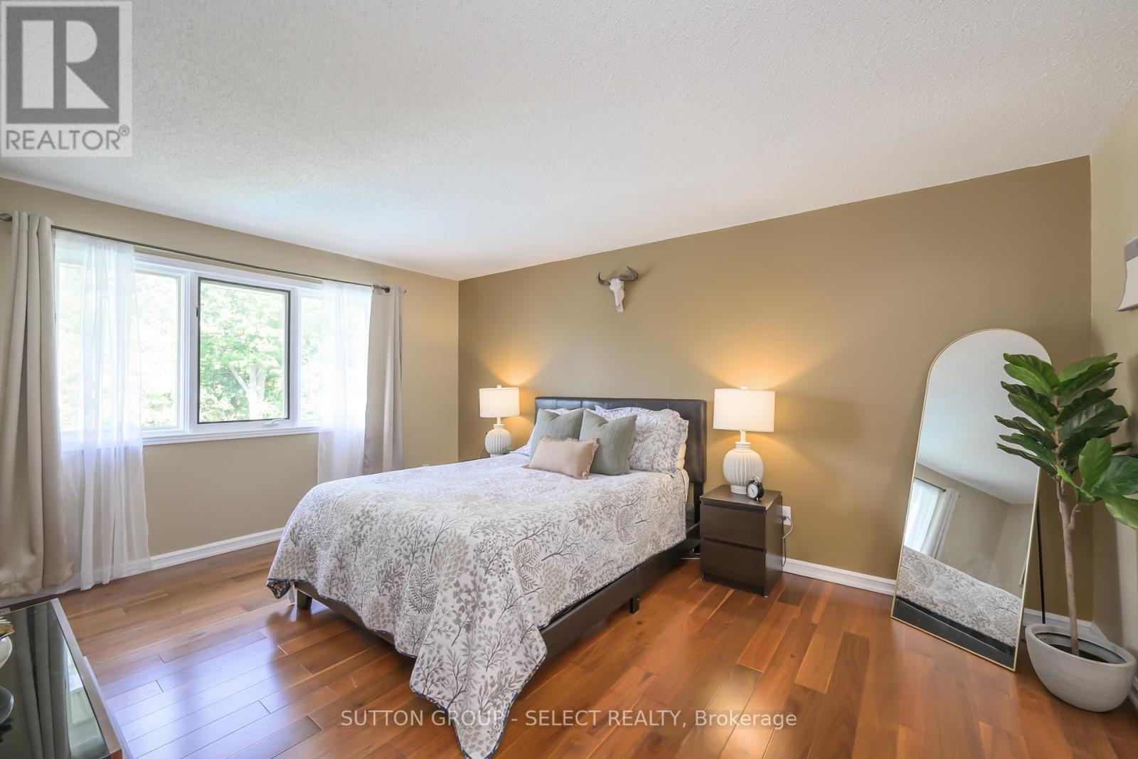 983 Country Club Crescent, London South, Ontario  N6C 5R6 - Photo 22 - X12420435