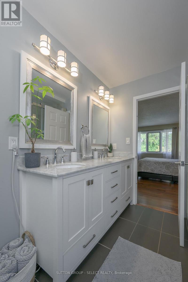 983 Country Club Crescent, London South, Ontario  N6C 5R6 - Photo 25 - X12420435