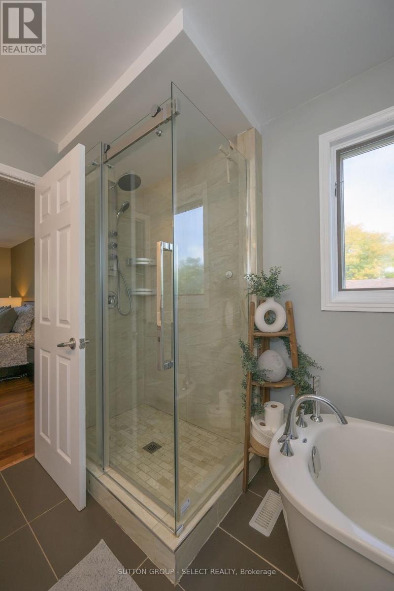983 Country Club Crescent, London South, Ontario  N6C 5R6 - Photo 26 - X12420435
