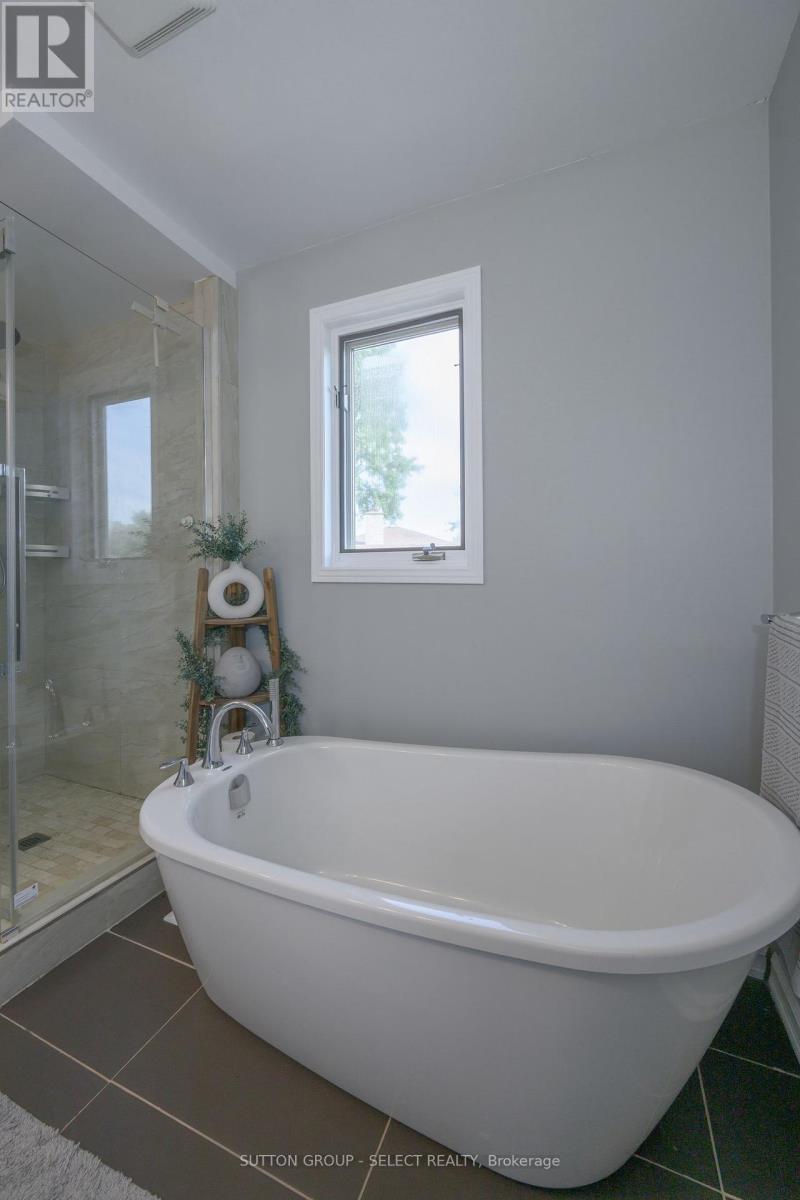 983 Country Club Crescent, London South, Ontario  N6C 5R6 - Photo 27 - X12420435