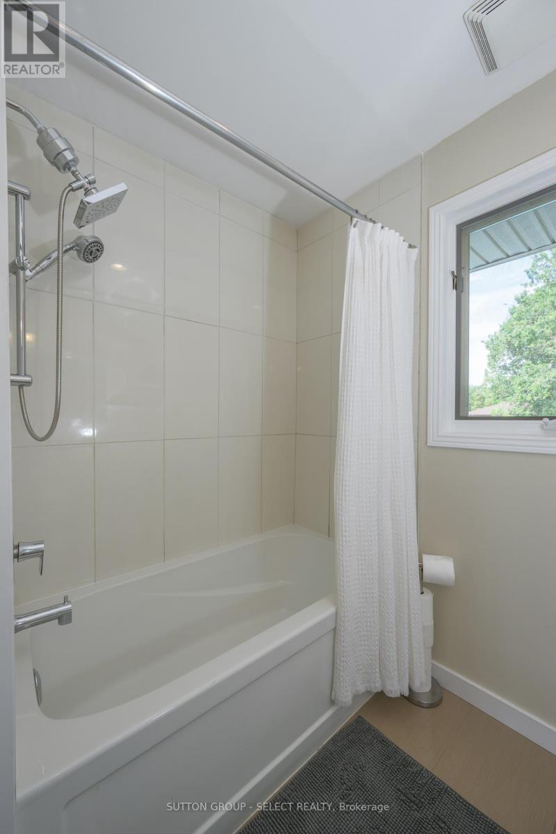 983 Country Club Crescent, London South, Ontario  N6C 5R6 - Photo 31 - X12420435