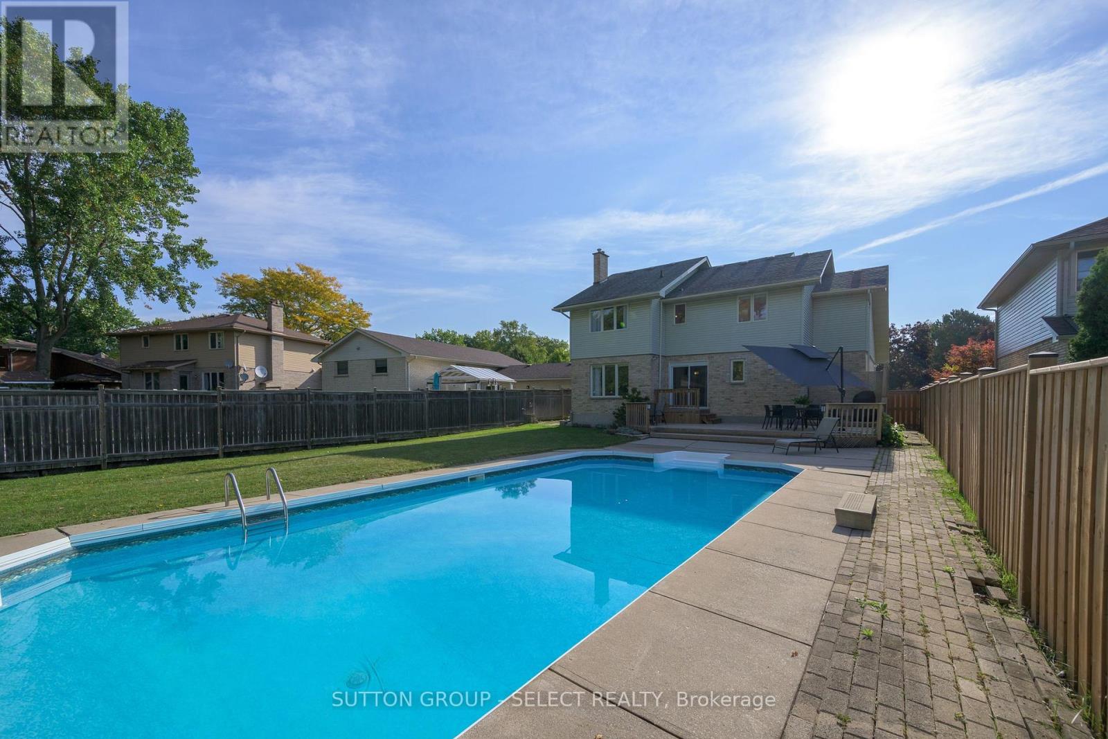 983 Country Club Crescent, London South, Ontario  N6C 5R6 - Photo 39 - X12420435