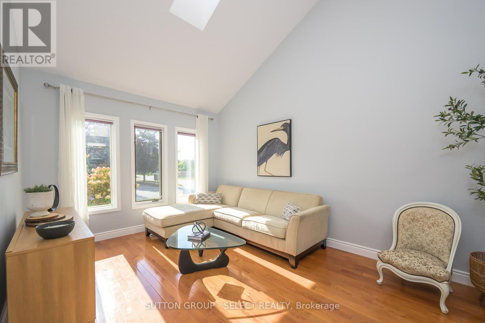 983 Country Club Crescent, London South, Ontario  N6C 5R6 - Photo 7 - X12420435