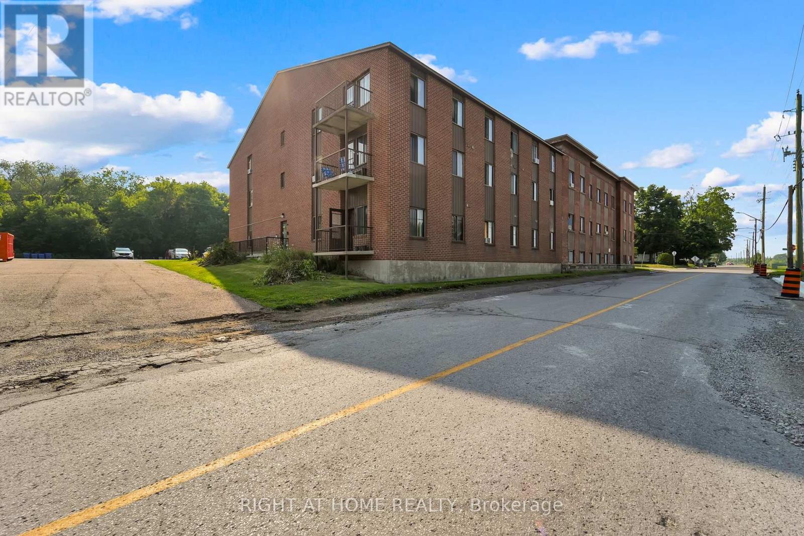 3 - 6 John Street S, Arnprior, Ontario  K7S 2P9 - Photo 4 - X12420412