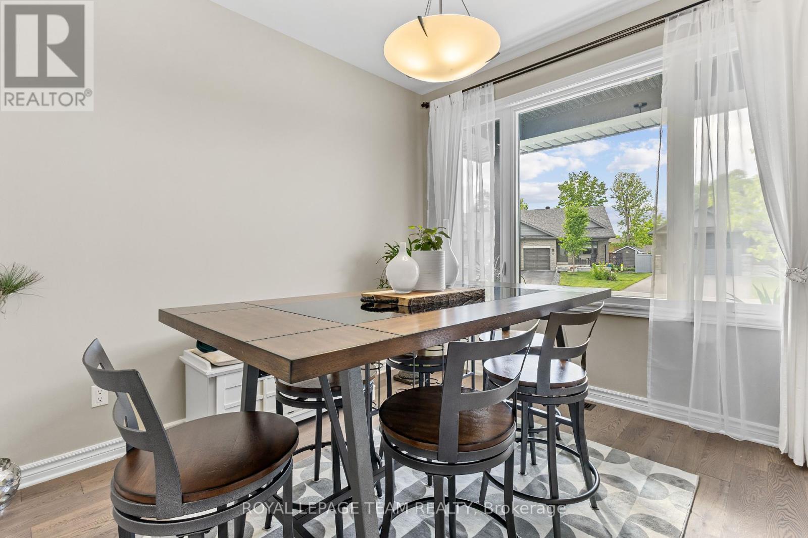 20 Seabert Drive, Arnprior, Ontario  K7S 0H9 - Photo 4 - X12420434