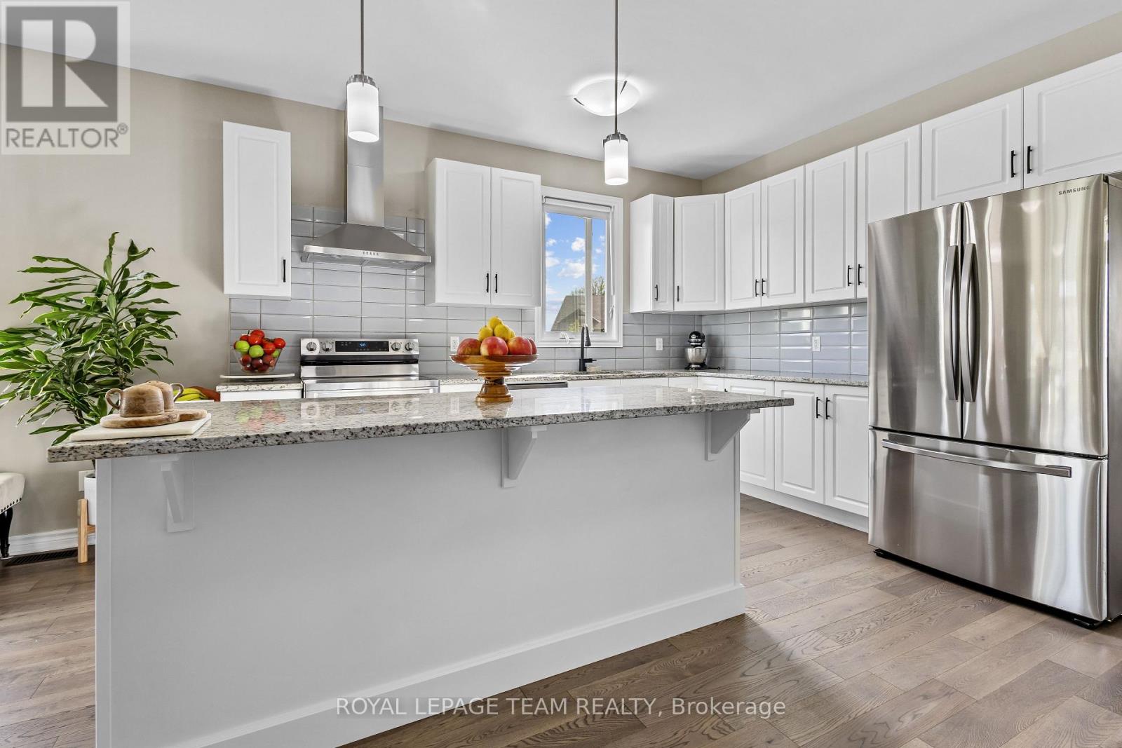 20 Seabert Drive, Arnprior, Ontario  K7S 0H9 - Photo 7 - X12420434
