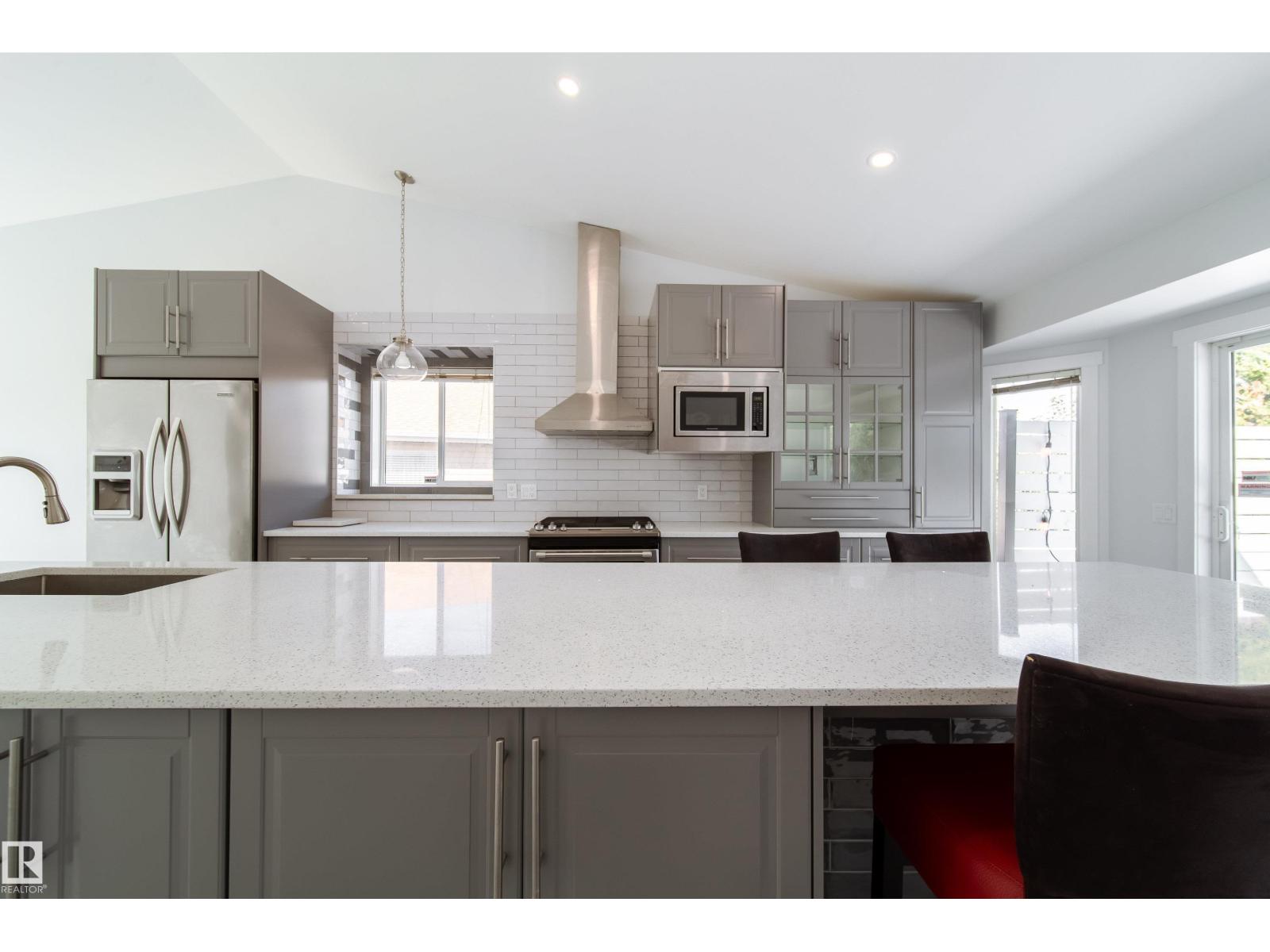 19016 52 Av Nw, Edmonton, Alberta  T6M 2R4 - Photo 4 - E4459000