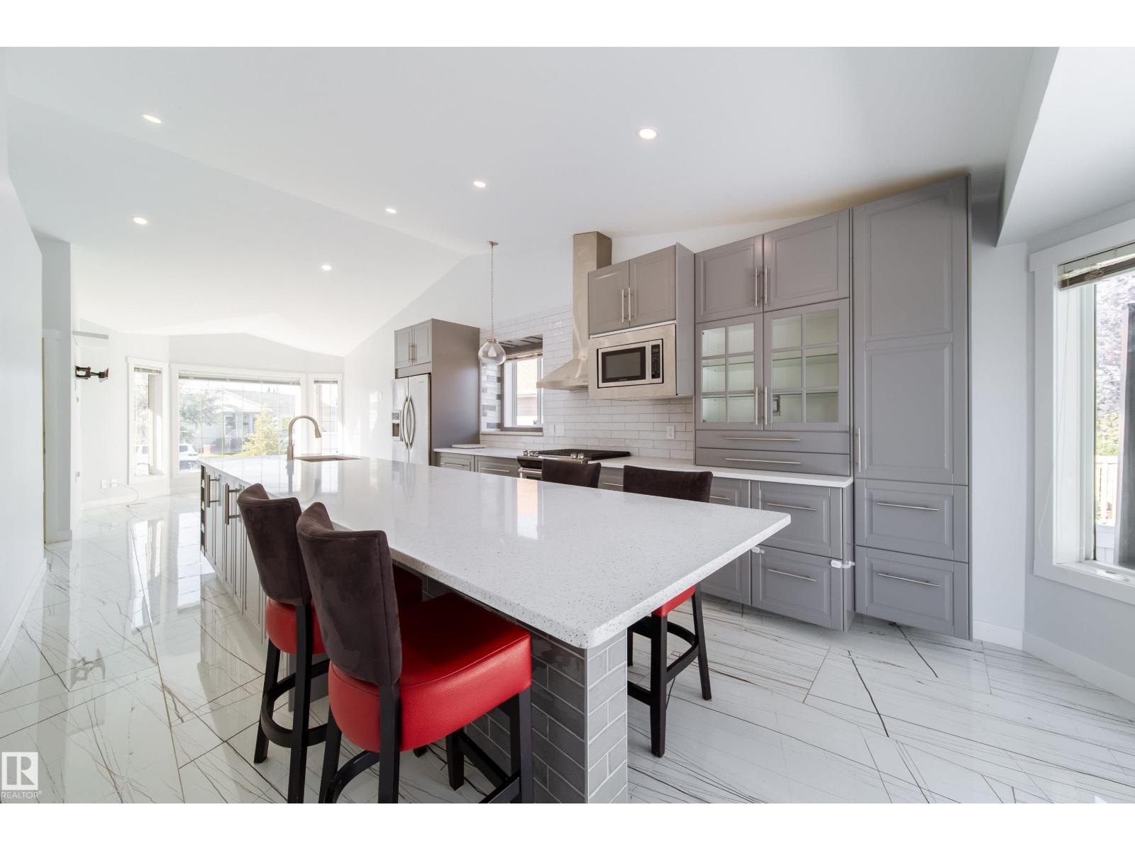 19016 52 AV NW, Edmonton, Alberta
