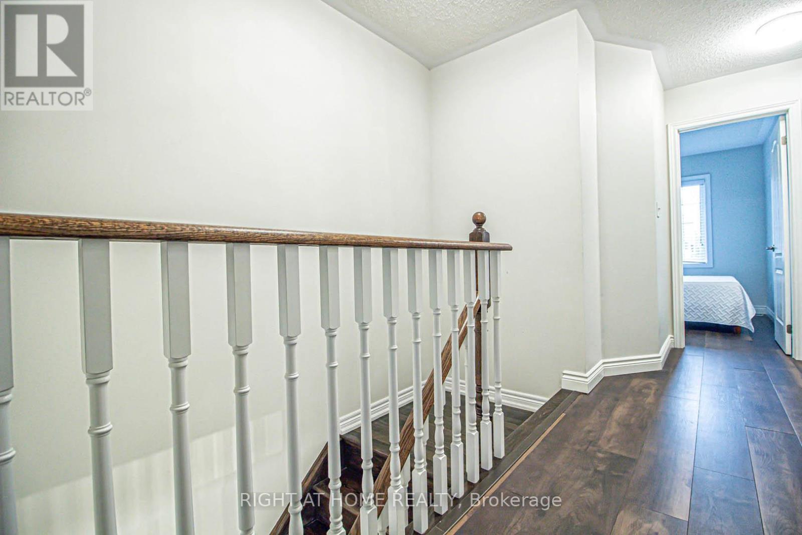1358 Granrock Crescent, Mississauga, Ontario  L5V 0E1 - Photo 10 - W12420418