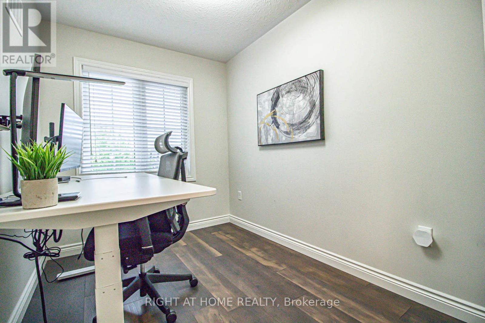 1358 Granrock Crescent, Mississauga, Ontario  L5V 0E1 - Photo 14 - W12420418