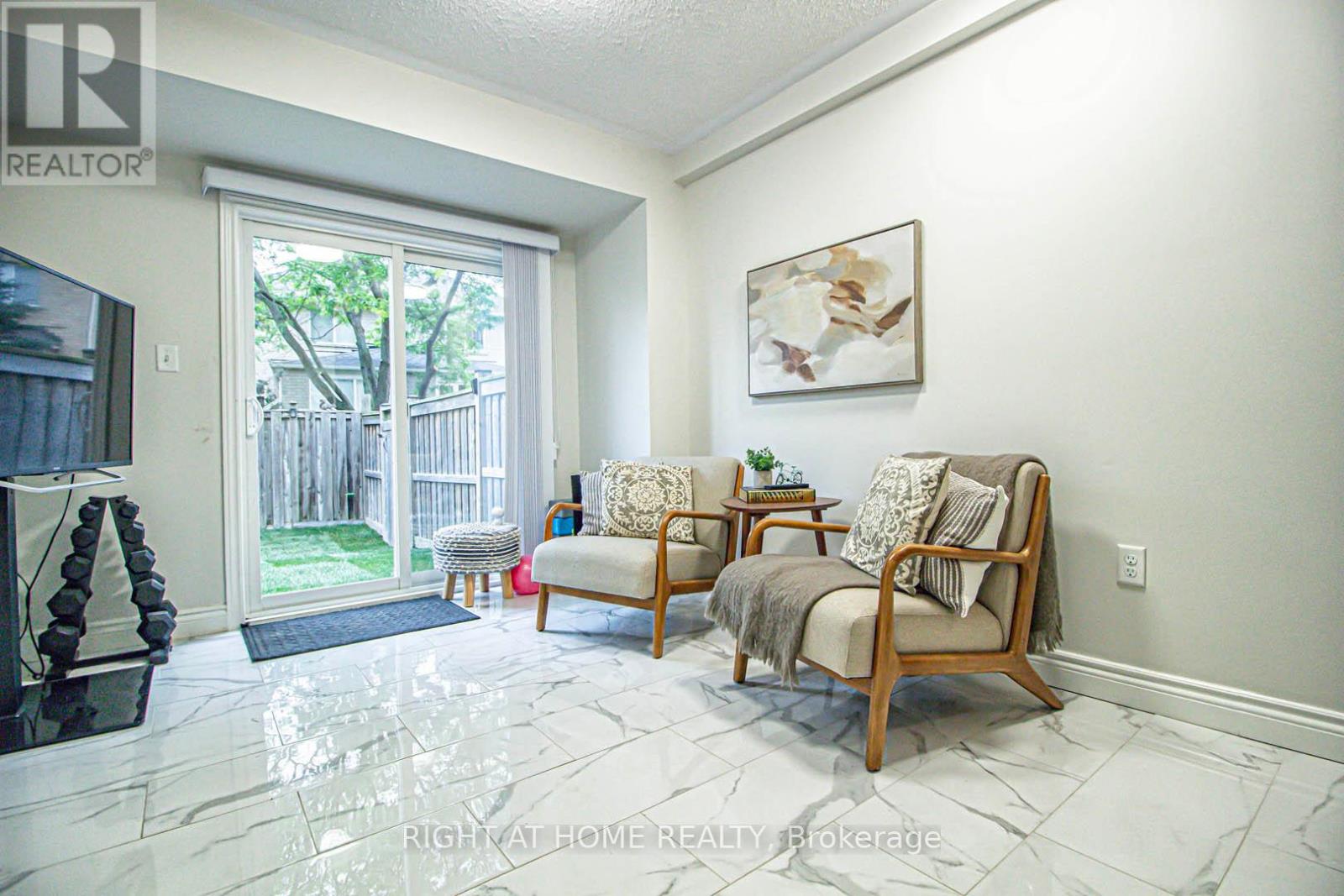 1358 Granrock Crescent, Mississauga, Ontario  L5V 0E1 - Photo 16 - W12420418
