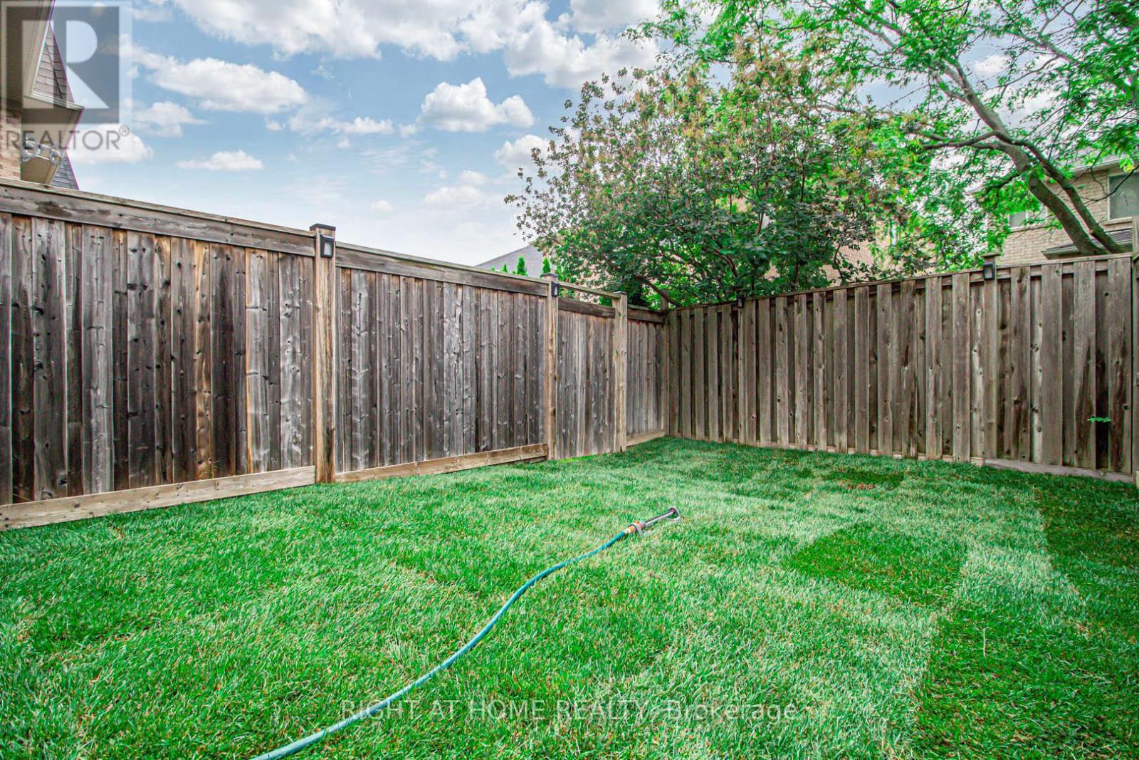 1358 Granrock Crescent, Mississauga, Ontario  L5V 0E1 - Photo 18 - W12420418