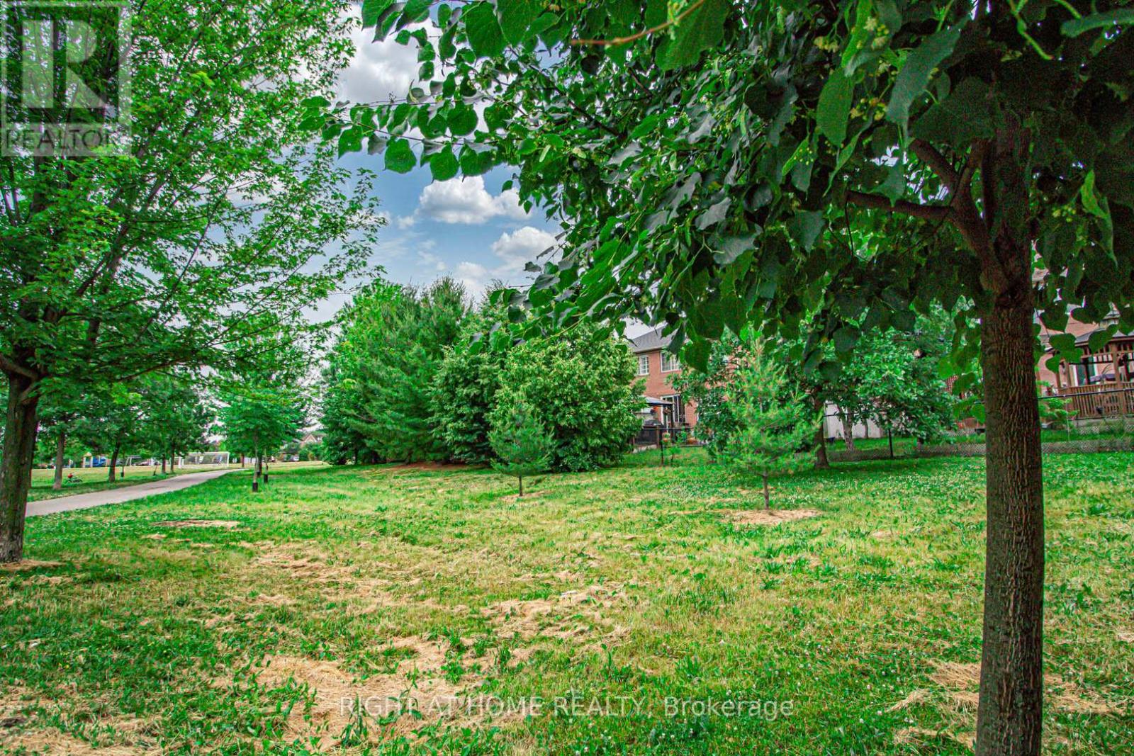1358 Granrock Crescent, Mississauga, Ontario  L5V 0E1 - Photo 19 - W12420418