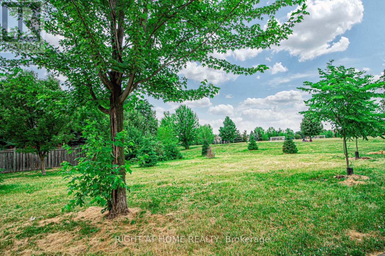 1358 Granrock Crescent, Mississauga, Ontario  L5V 0E1 - Photo 21 - W12420418