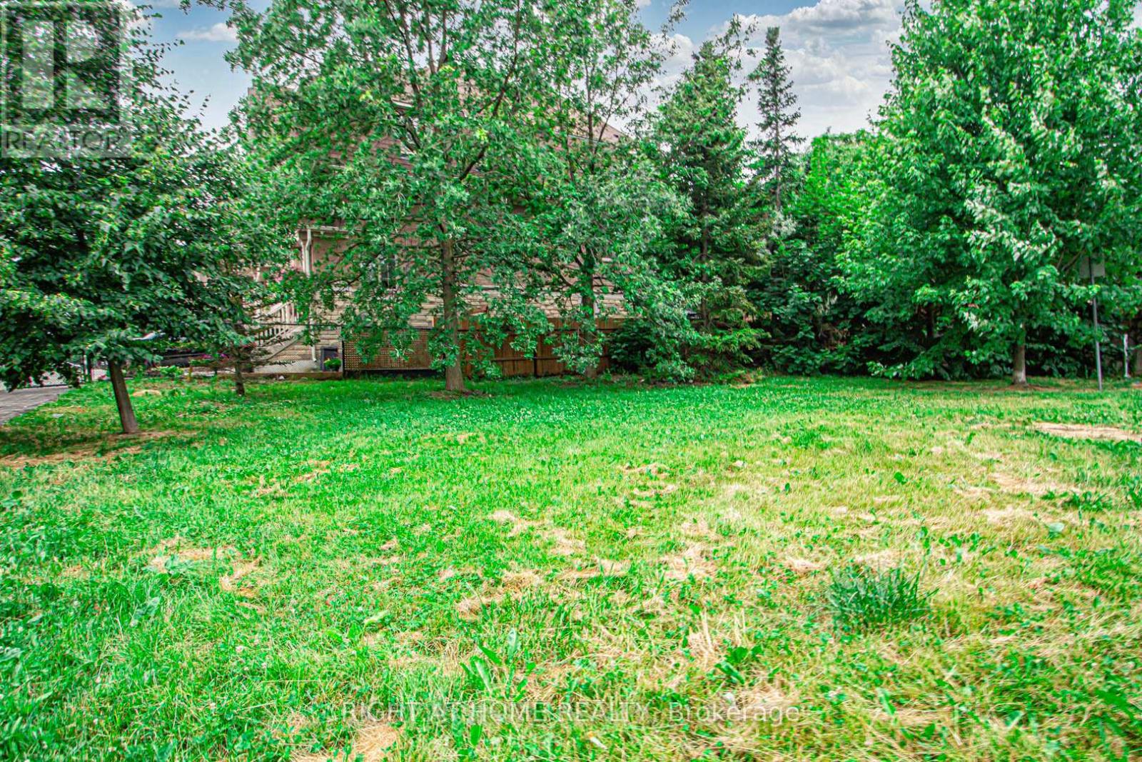 1358 Granrock Crescent, Mississauga, Ontario  L5V 0E1 - Photo 22 - W12420418