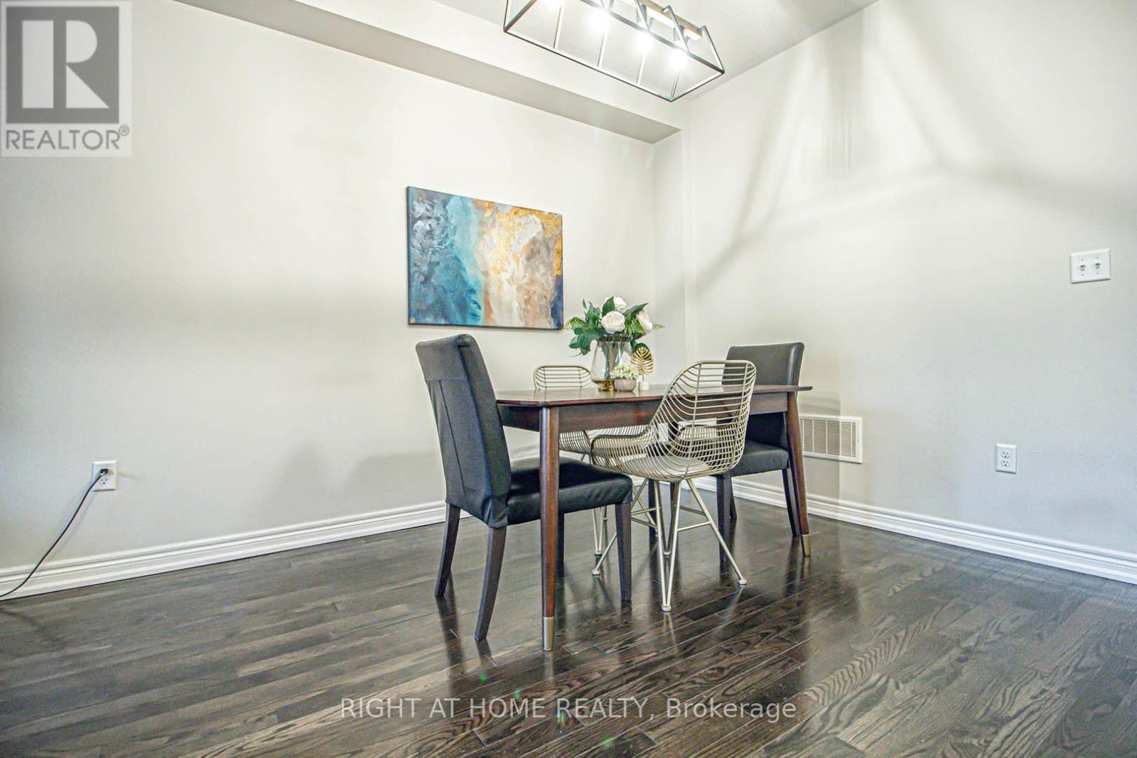 1358 Granrock Crescent, Mississauga, Ontario  L5V 0E1 - Photo 4 - W12420418