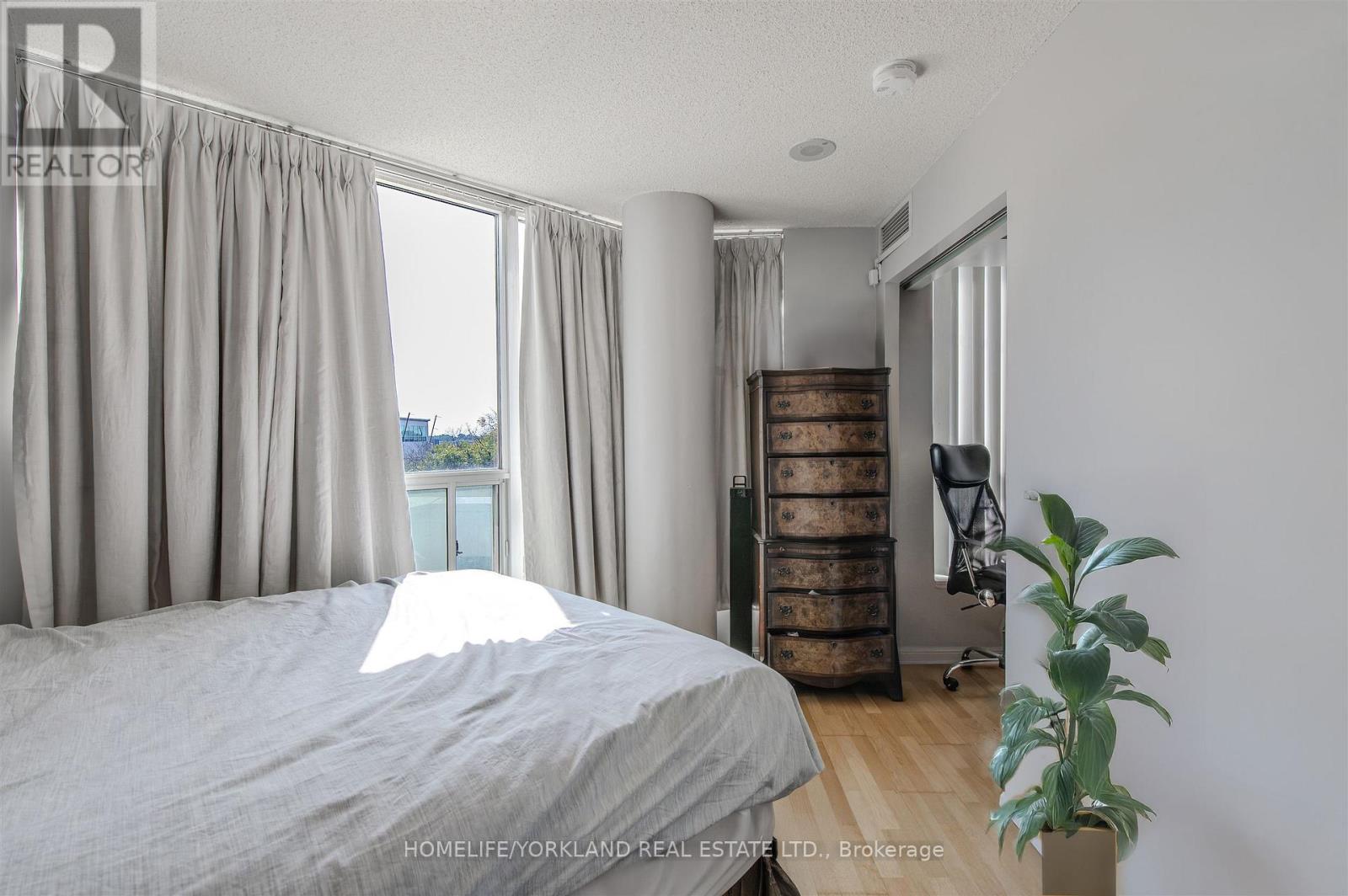 323 - 230 Queens Quay W, Toronto, Ontario  M5J 2Y7 - Photo 18 - C12420466