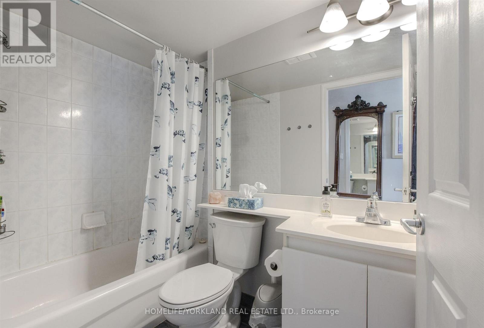 323 - 230 Queens Quay W, Toronto, Ontario  M5J 2Y7 - Photo 19 - C12420466
