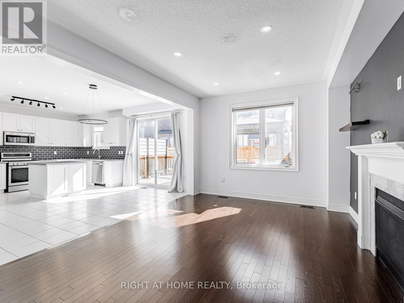 214 Stevenson Crescent, Bradford West Gwillimbury, Ontario  L3Z 0T1 - Photo 11 - N12420436