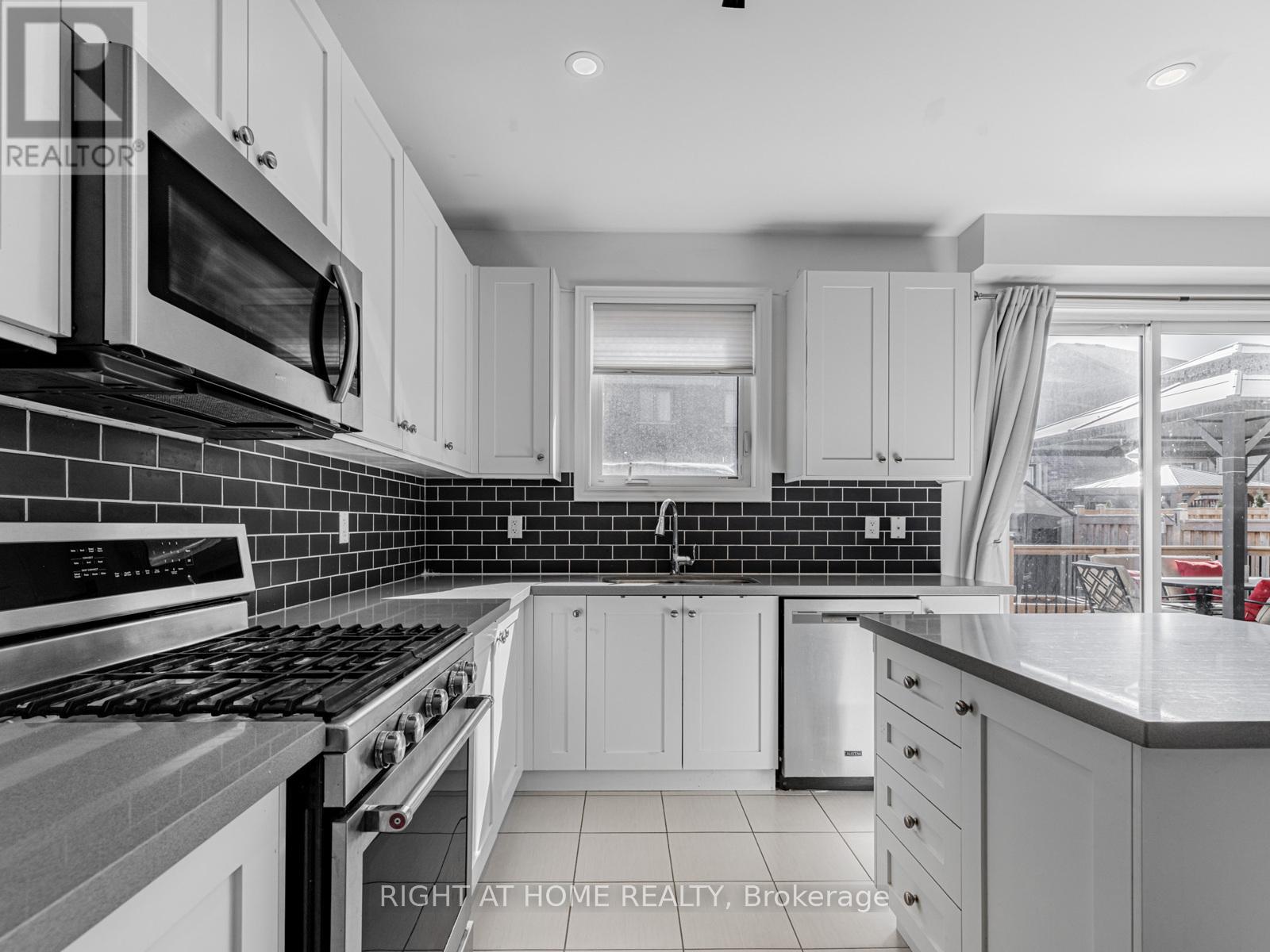 214 Stevenson Crescent, Bradford West Gwillimbury, Ontario  L3Z 0T1 - Photo 15 - N12420436