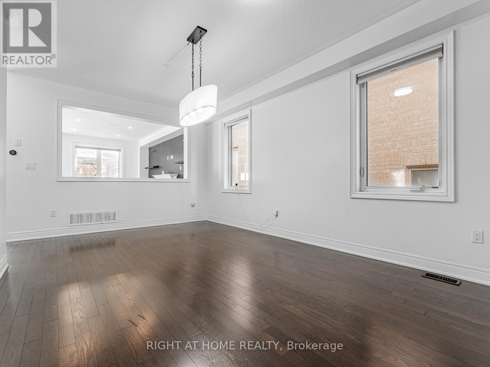 214 Stevenson Crescent, Bradford West Gwillimbury, Ontario  L3Z 0T1 - Photo 7 - N12420436