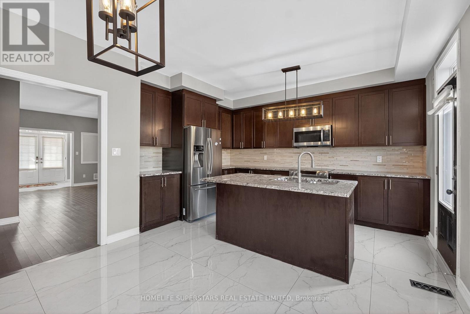 878 Green Street, Innisfil (Lefroy), Ontario  L0L 1W0 - Photo 10 - N12420439
