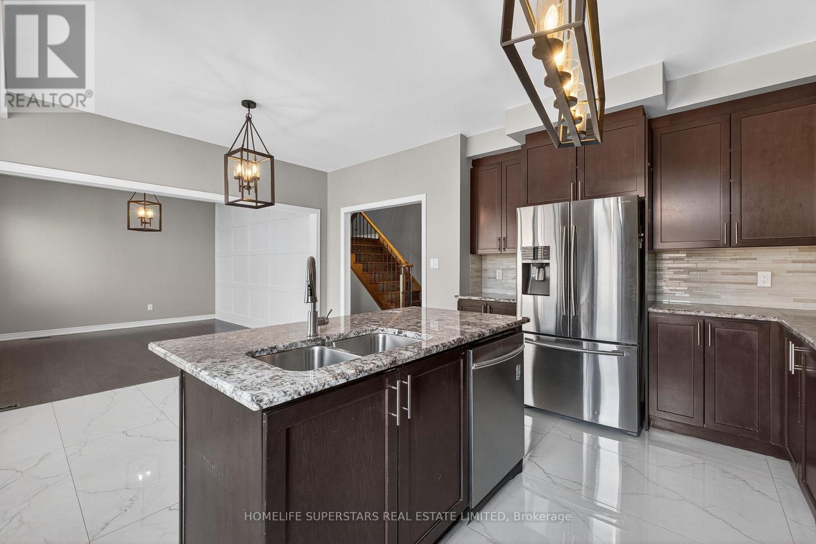 878 Green Street, Innisfil (Lefroy), Ontario  L0L 1W0 - Photo 11 - N12420439