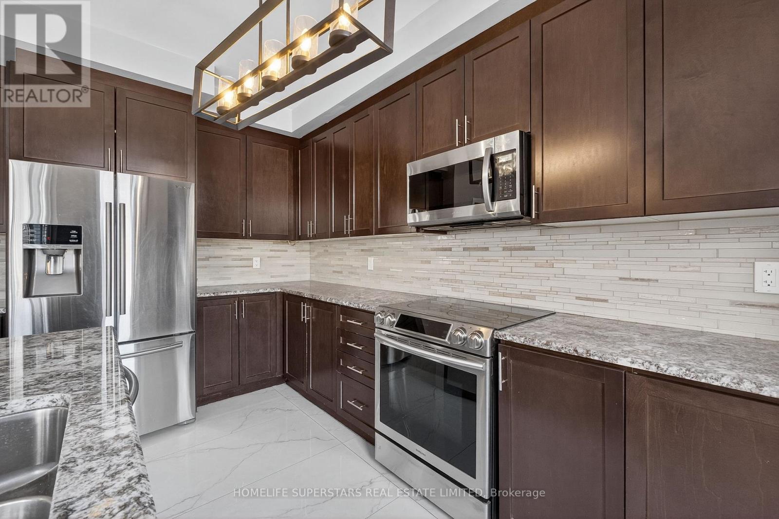 878 Green Street, Innisfil (Lefroy), Ontario  L0L 1W0 - Photo 12 - N12420439