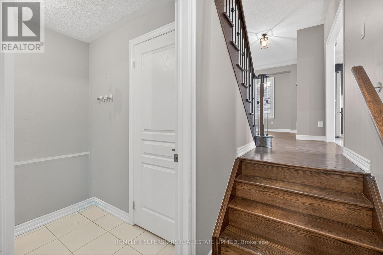 878 Green Street, Innisfil (Lefroy), Ontario  L0L 1W0 - Photo 18 - N12420439