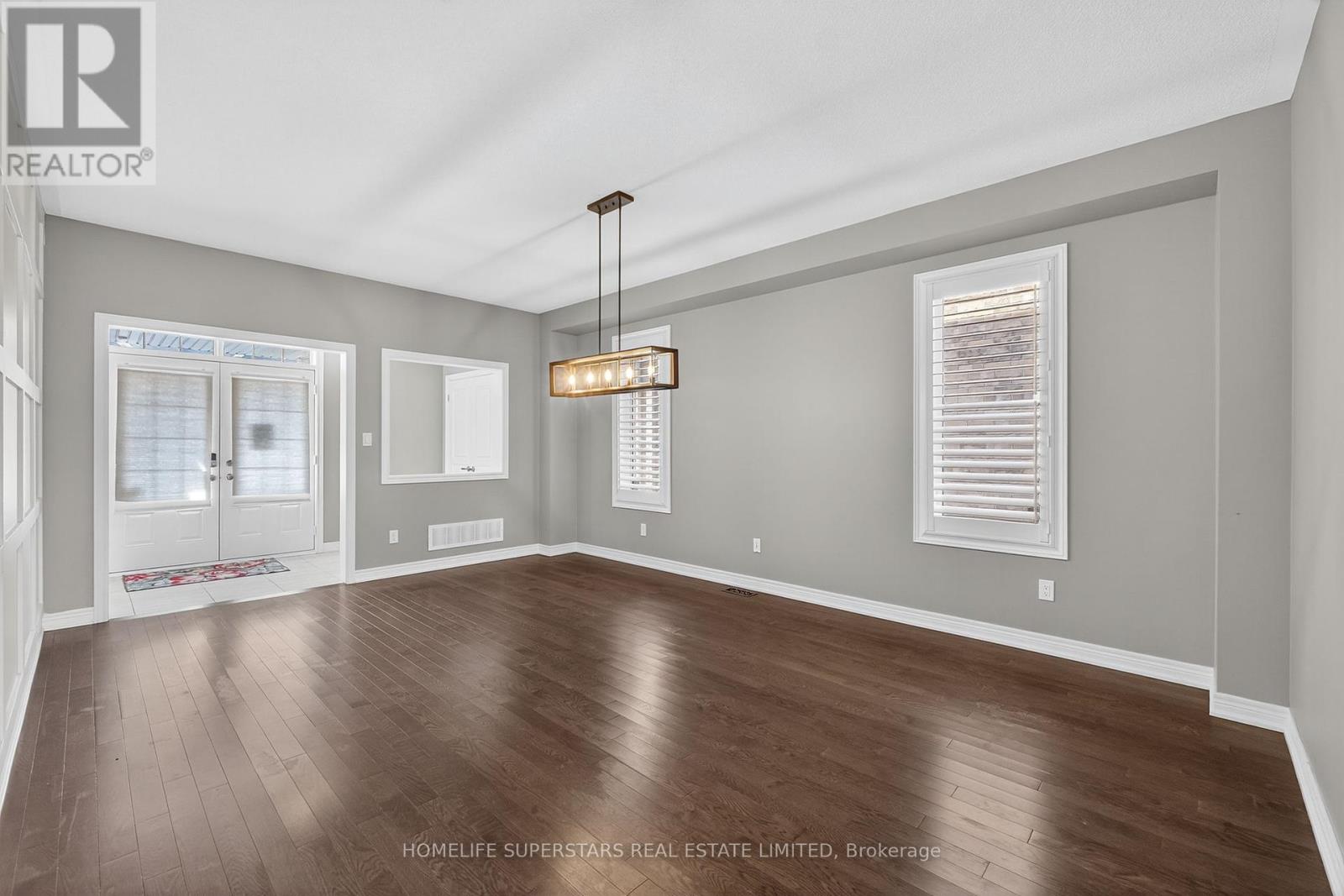 878 Green Street, Innisfil (Lefroy), Ontario  L0L 1W0 - Photo 3 - N12420439
