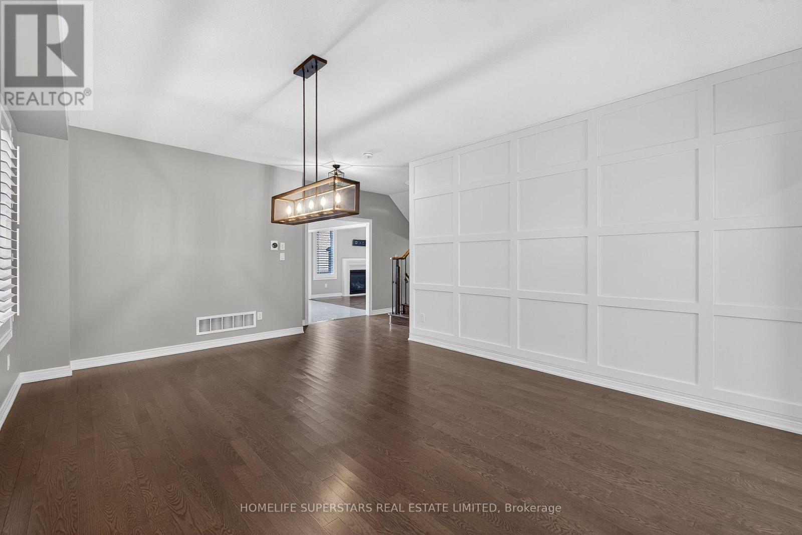 878 Green Street, Innisfil (Lefroy), Ontario  L0L 1W0 - Photo 5 - N12420439