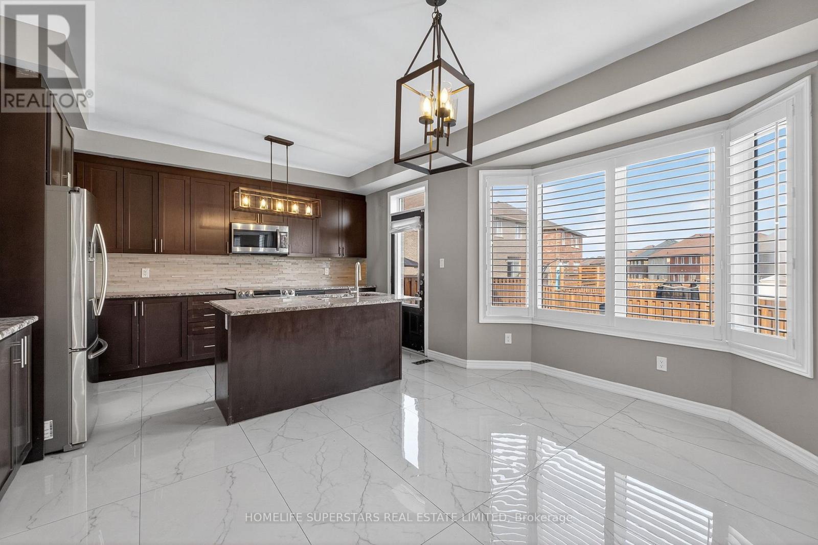 878 Green Street, Innisfil (Lefroy), Ontario  L0L 1W0 - Photo 8 - N12420439