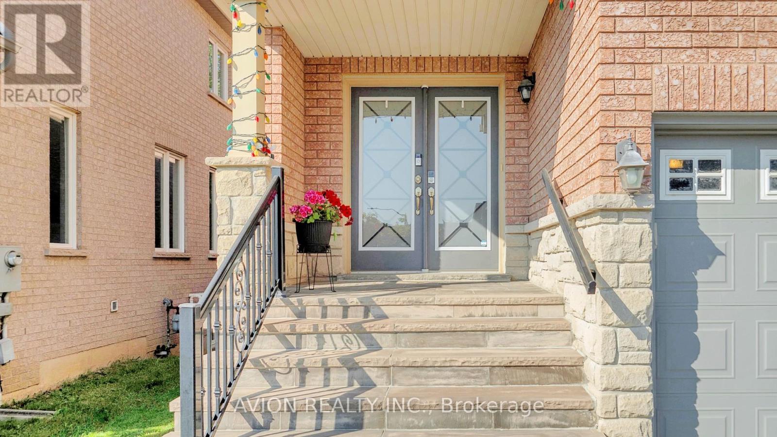35 Old Orchard Crescent, Richmond Hill, Ontario  L4S 0A2 - Photo 3 - N12420450