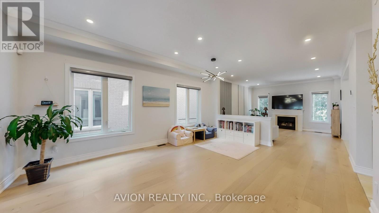 35 Old Orchard Crescent, Richmond Hill, Ontario  L4S 0A2 - Photo 5 - N12420450