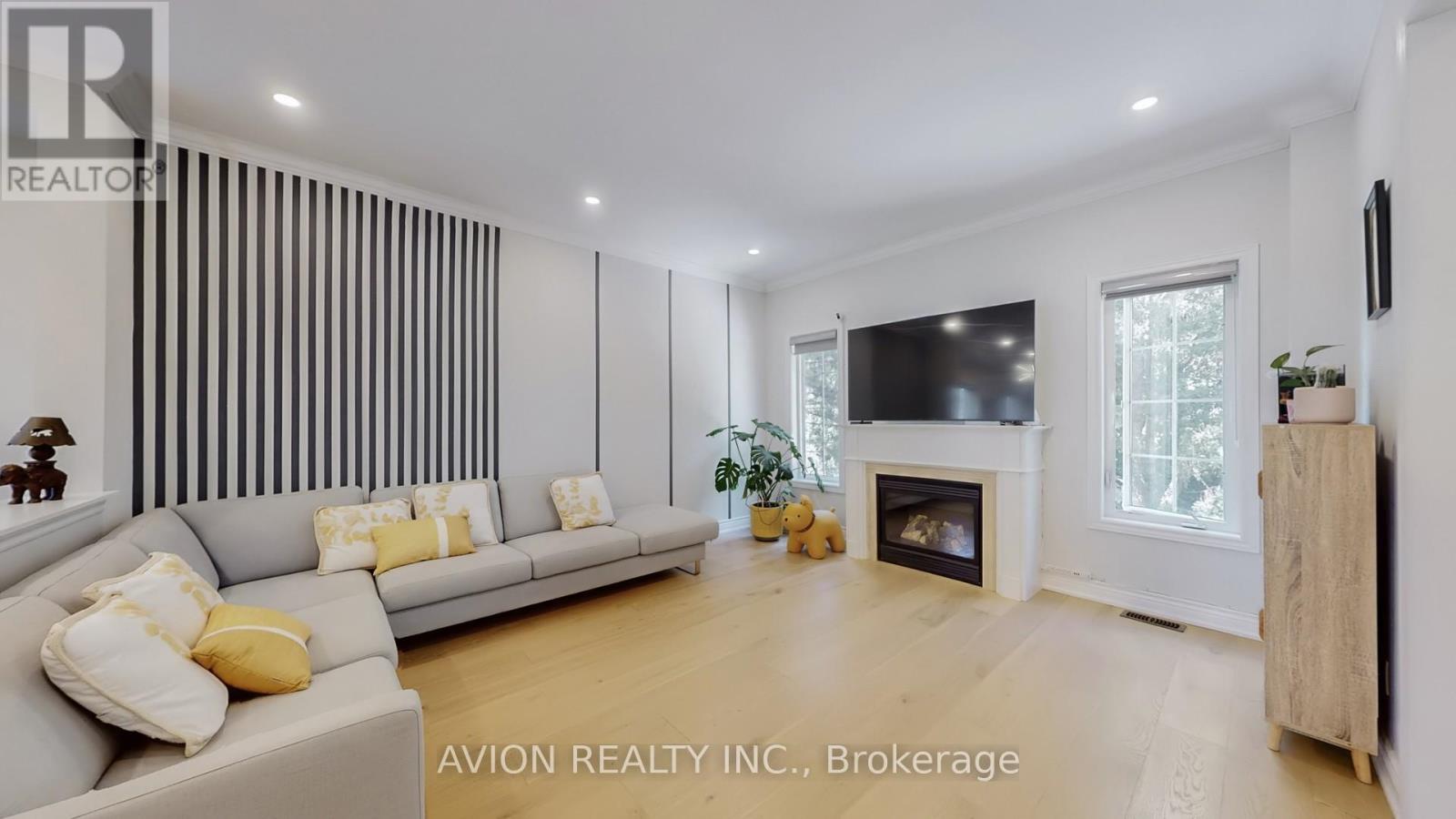 35 Old Orchard Crescent, Richmond Hill, Ontario  L4S 0A2 - Photo 7 - N12420450