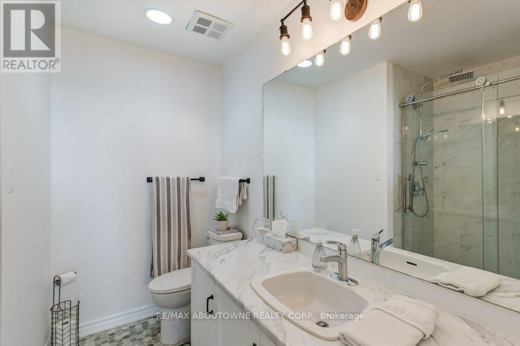 519 - 2511 Lakeshore Road W, Oakville, Ontario  L6L 6L9 - Photo 18 - W12420451