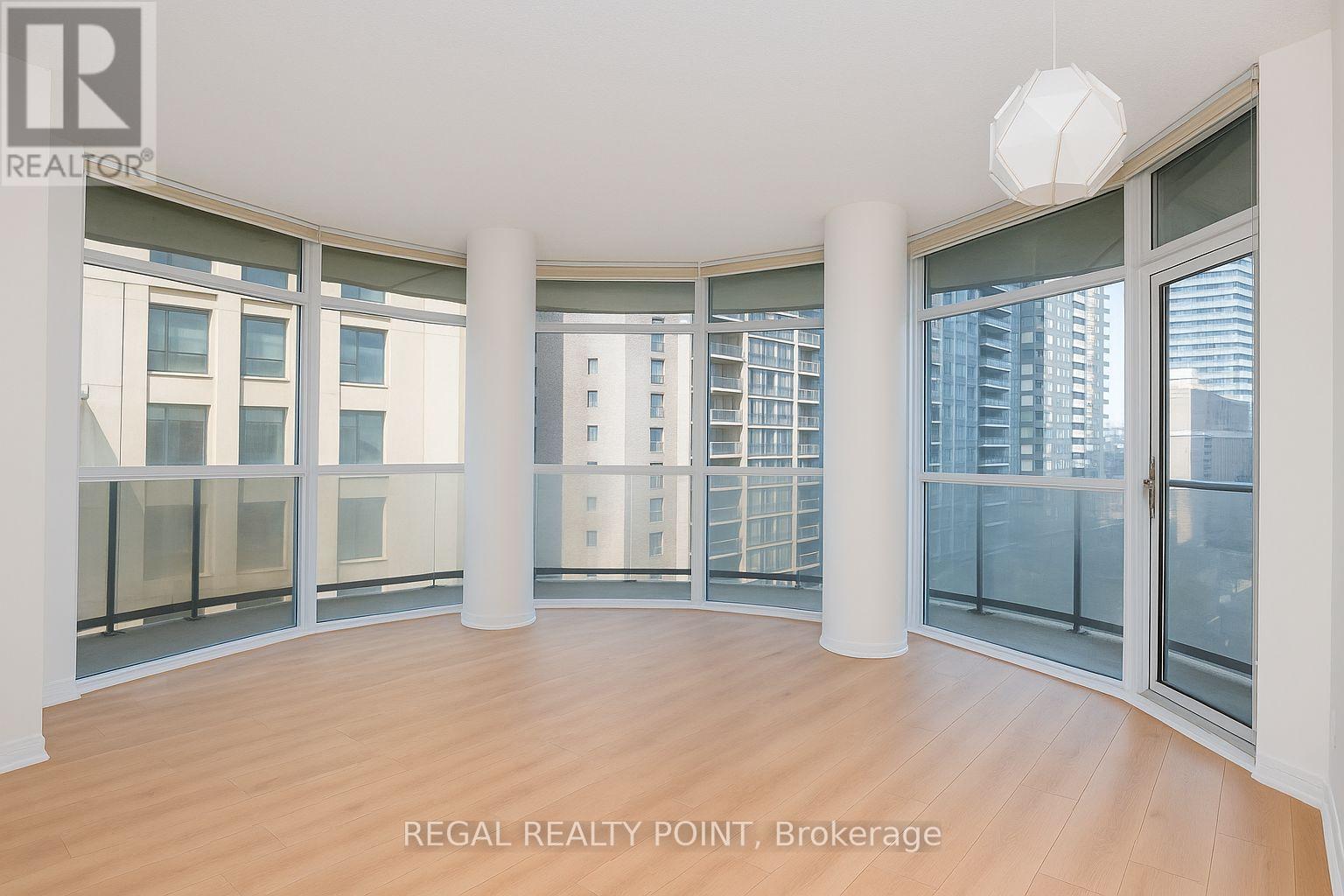 605 - 21 Carlton Street, Toronto, Ontario  M5B 1L3 - Photo 1 - C12403532
