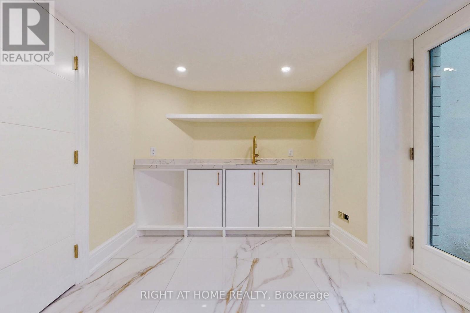 10 Jocelyn Crescent, Toronto, Ontario  M3B 1A2 - Photo 19 - C12420478