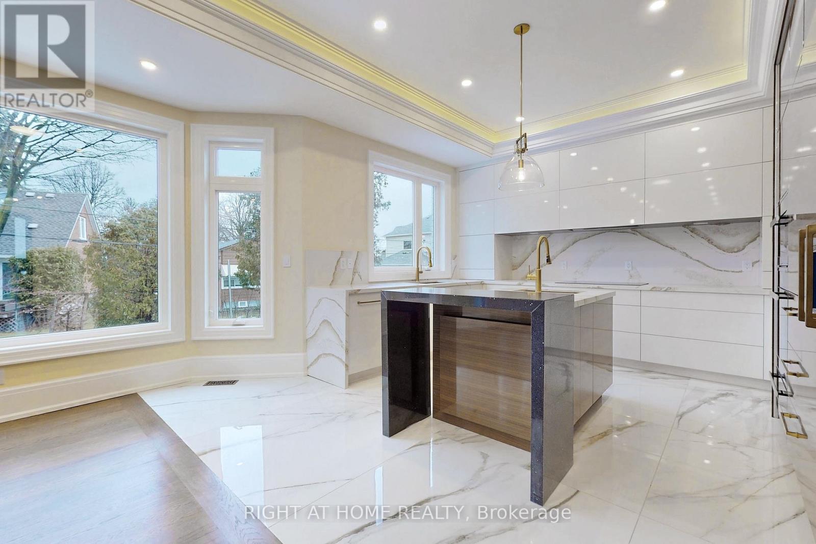 10 Jocelyn Crescent, Toronto, Ontario  M3B 1A2 - Photo 4 - C12420478