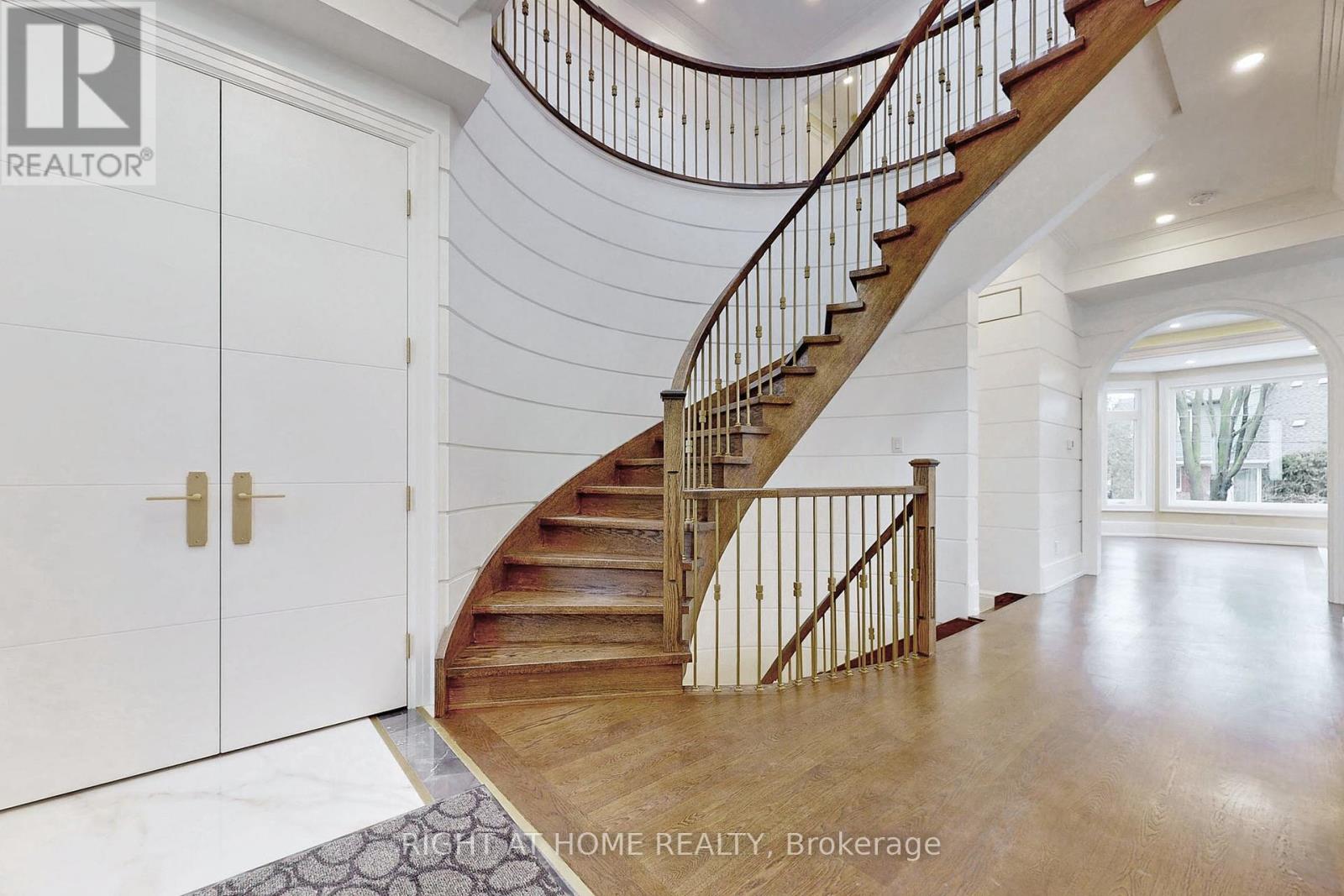 10 Jocelyn Crescent, Toronto, Ontario  M3B 1A2 - Photo 41 - C12420478