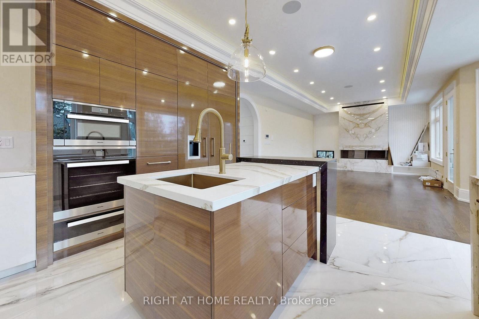 10 Jocelyn Crescent, Toronto, Ontario  M3B 1A2 - Photo 6 - C12420478