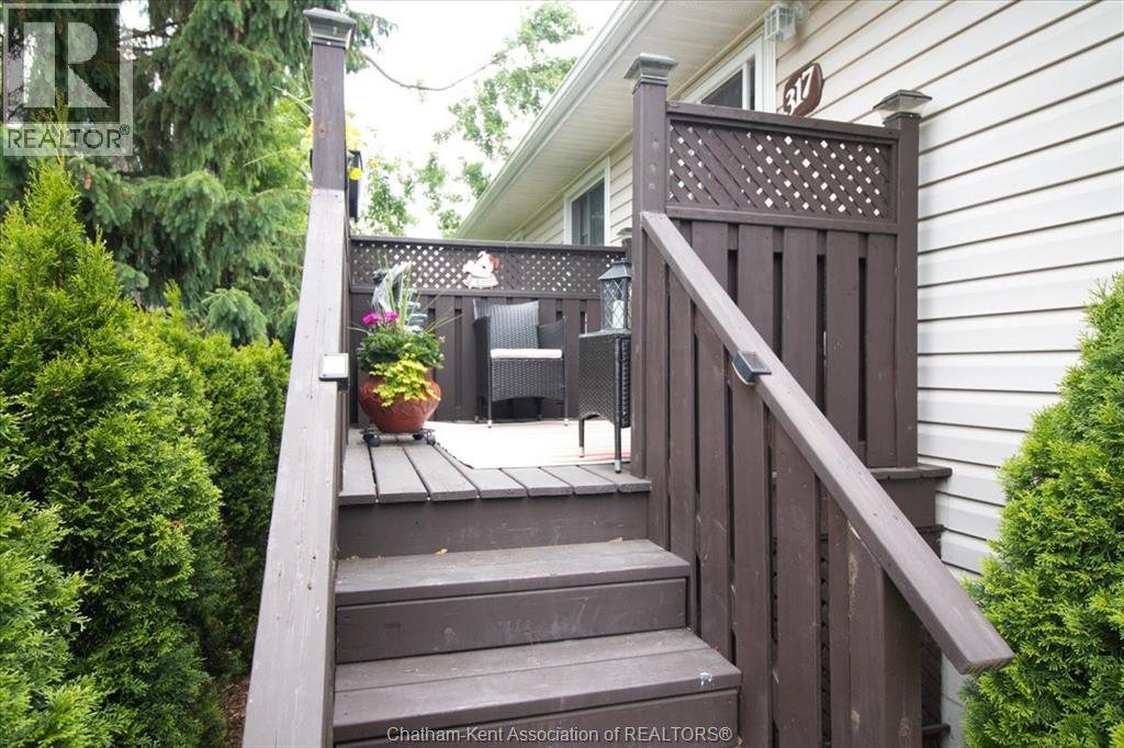 317 Oak Street East, Bothwell, Ontario  N0P 1C0 - Photo 4 - 25023766